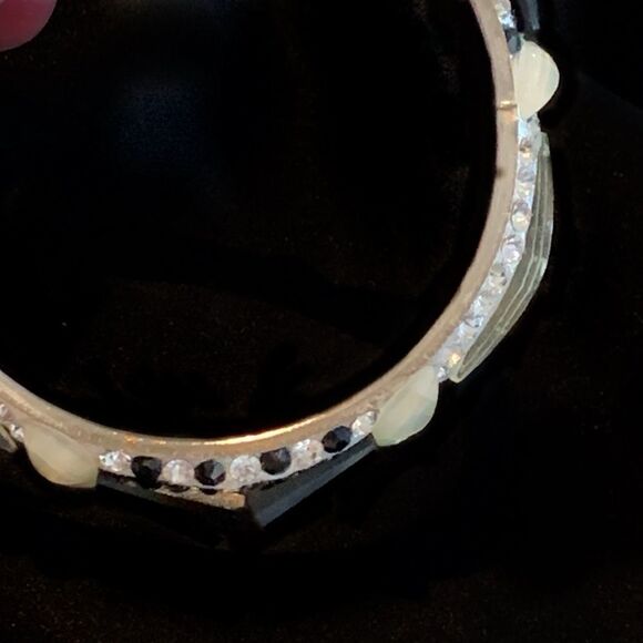 ArtDeco blackwhite lucite crystal bangle bracelet - Picture 9 of 11